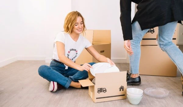 Moving scene with couple and boxes